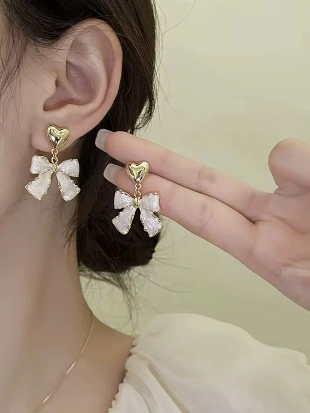 ***Dainty Gold Heart & Cream Bow Drop Earrings